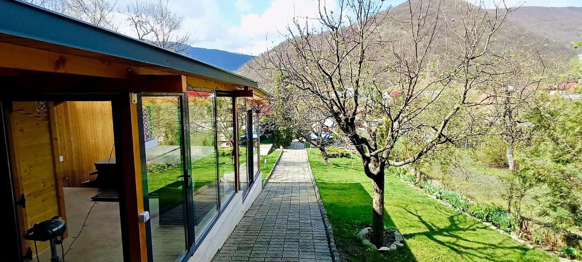 Cazare Casa Sandra Băile Herculane Exteriör bild