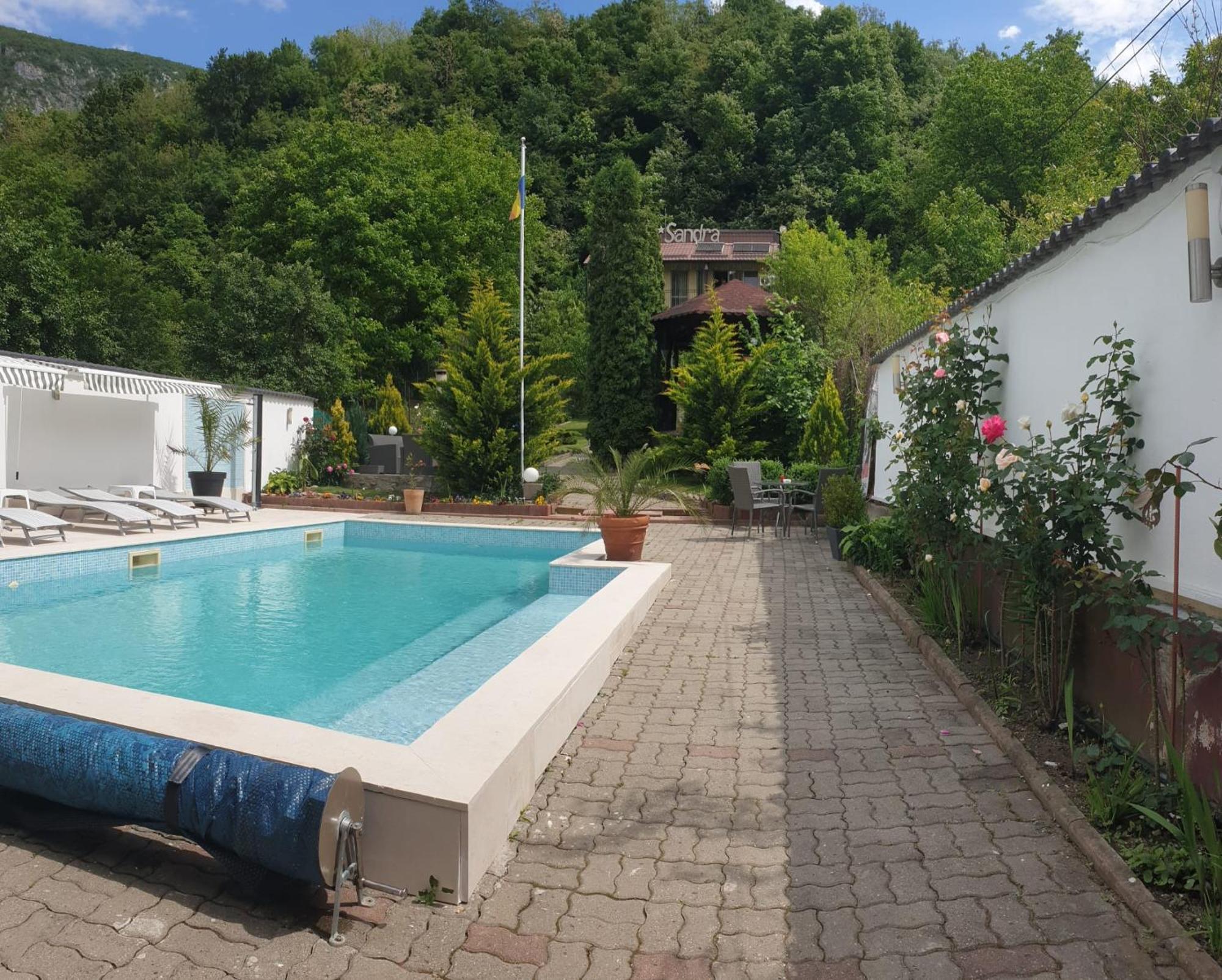 Cazare Casa Sandra Băile Herculane Exteriör bild