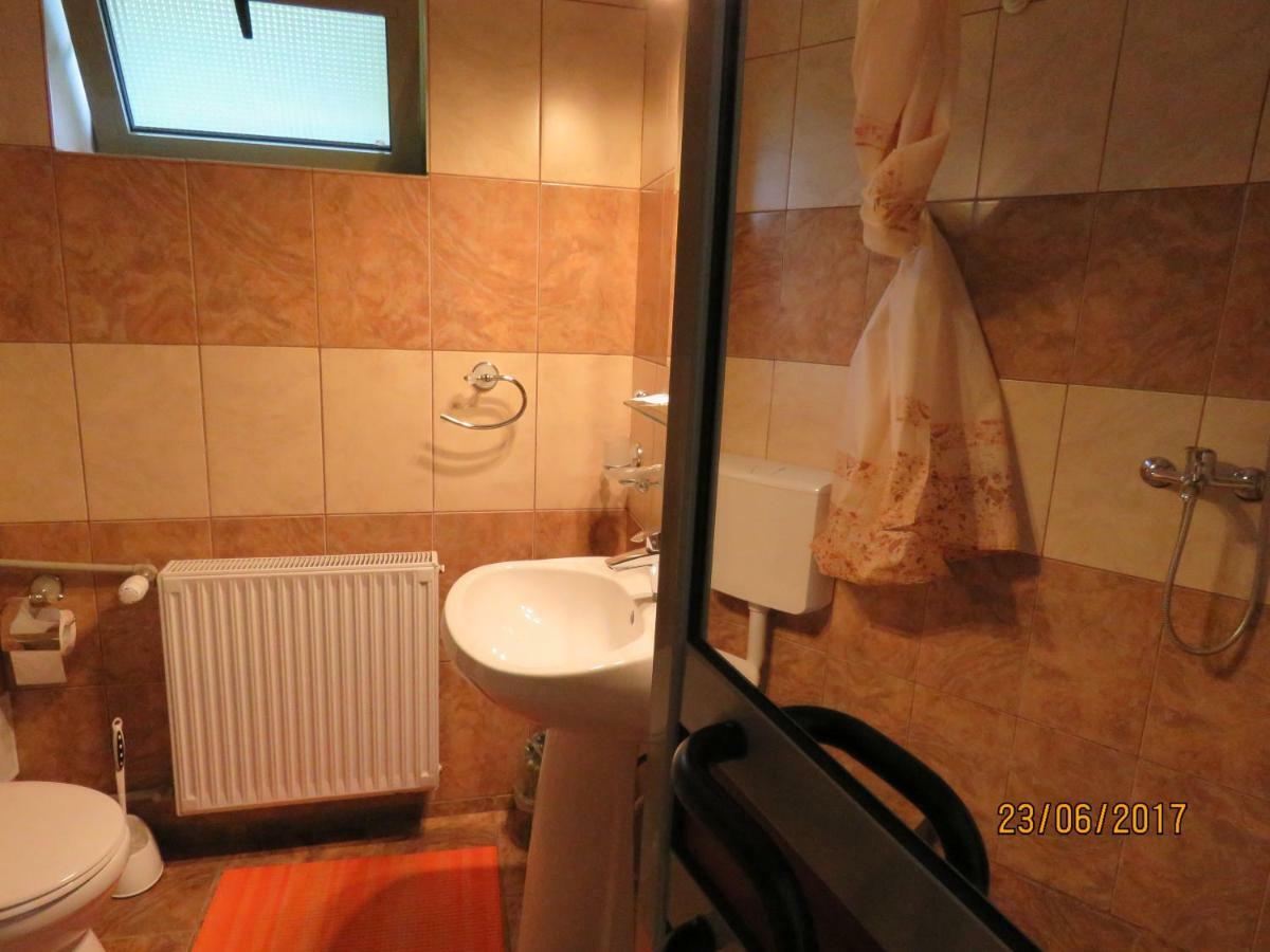 Cazare Casa Sandra Băile Herculane Exteriör bild